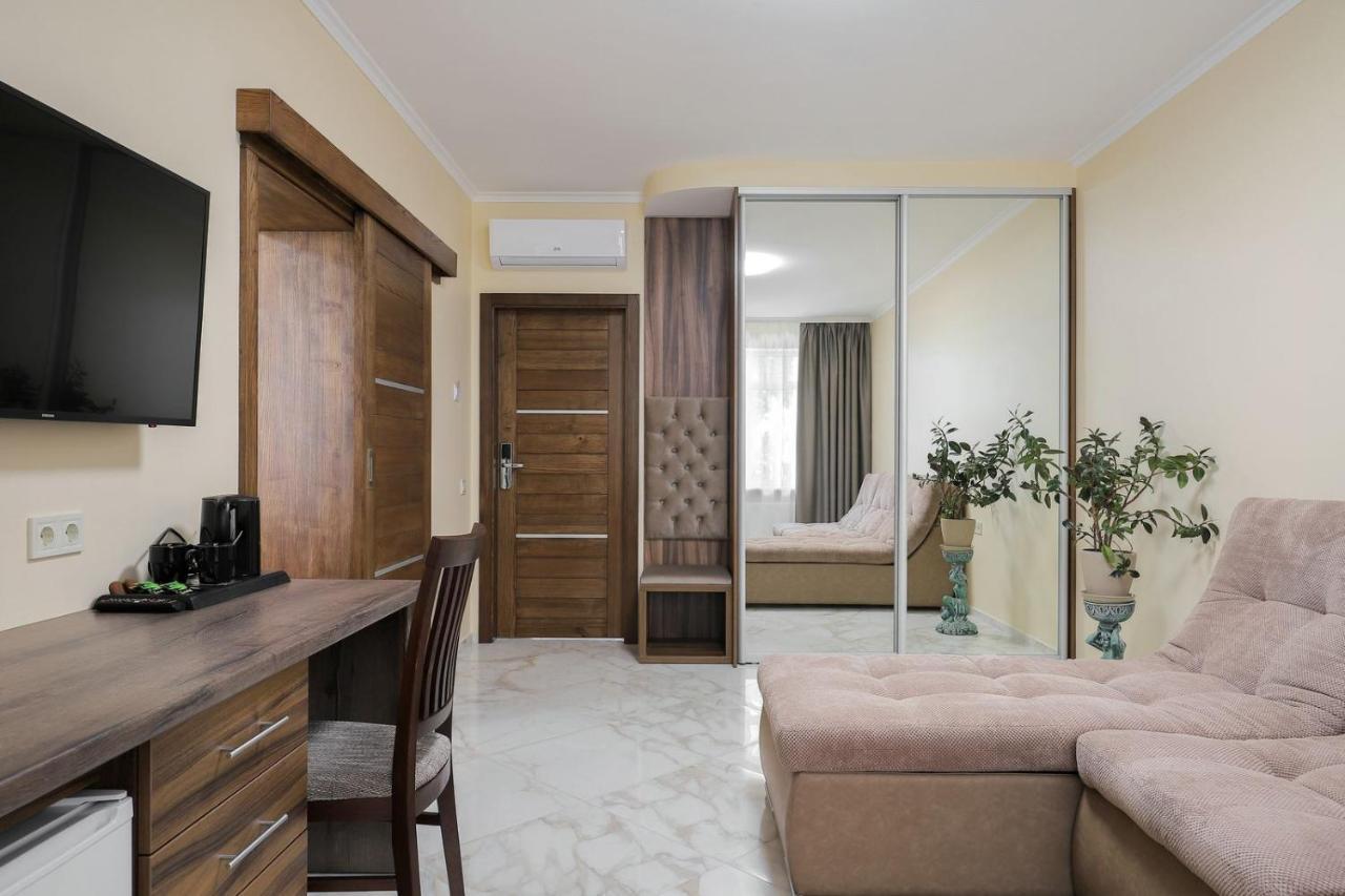 Отель Borys Airport 3*
